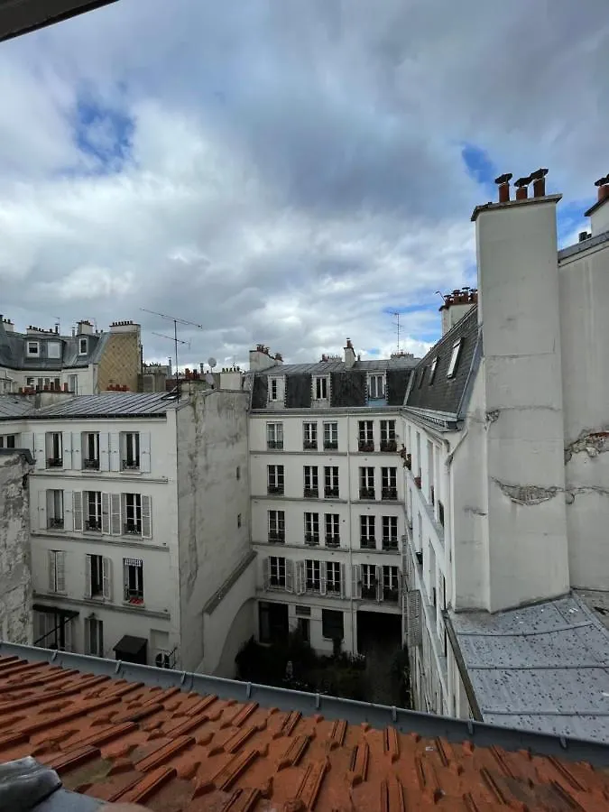Canal Saint Martin Apartment *