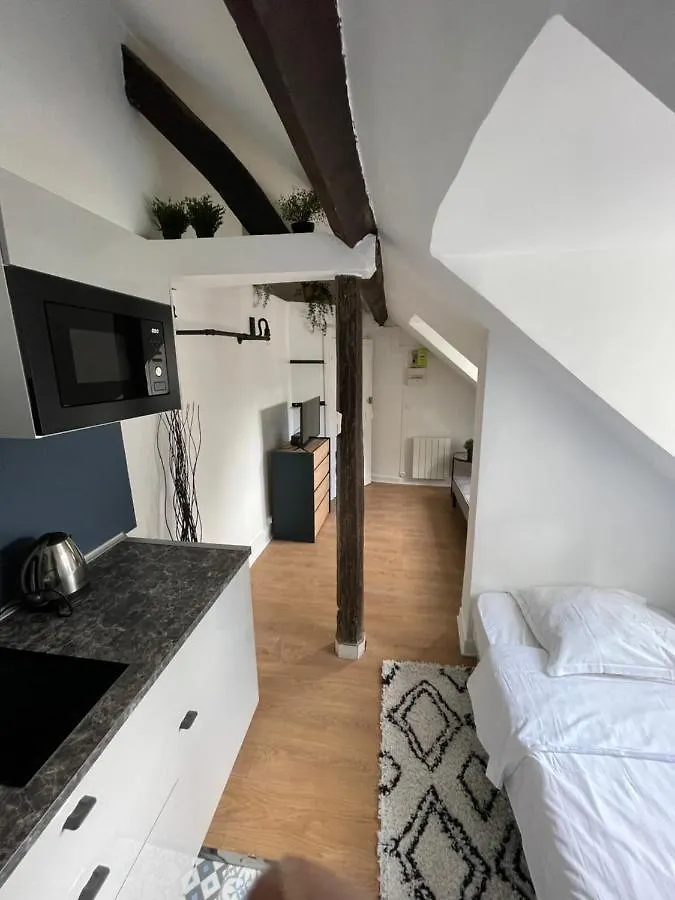 Canal Saint Martin Apartmán *