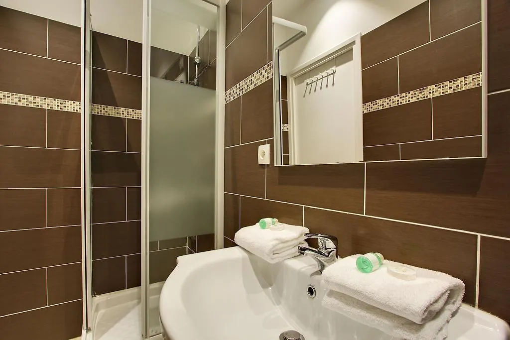 Canal Saint Martin Apartment