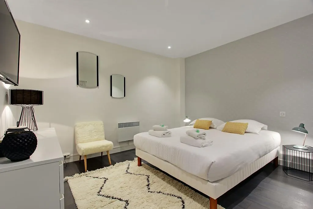 Canal Saint Martin Apartment