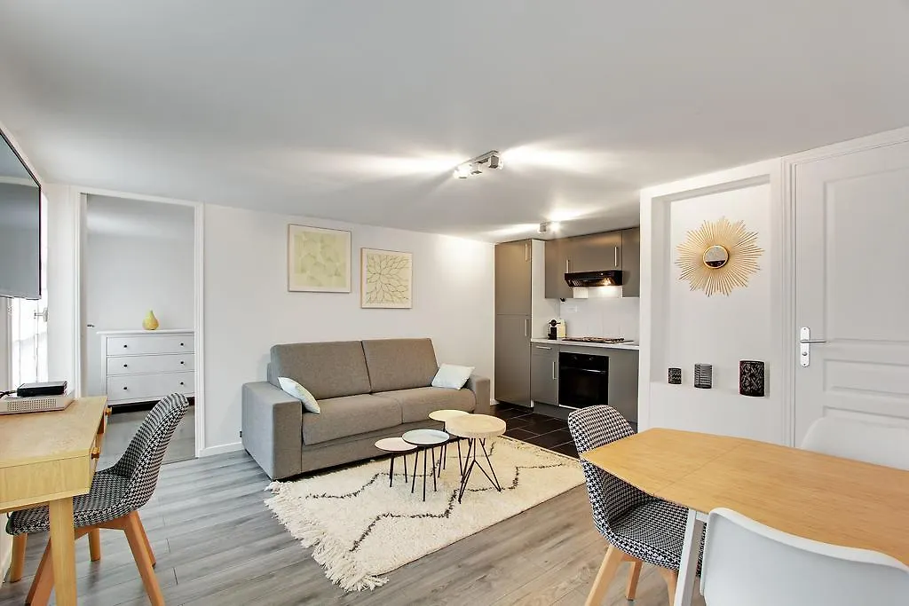 Canal Saint Martin Apartment *